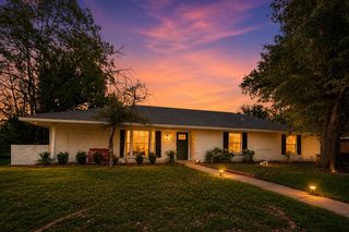 1906 Surrey Circle, Grand Prairie, TX 75050