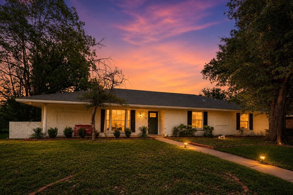1906 Surrey Circle, Grand Prairie, TX 75050