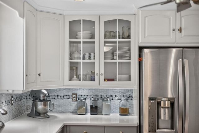 25 Gingerbread Ln, Yarmouth, MA 02675