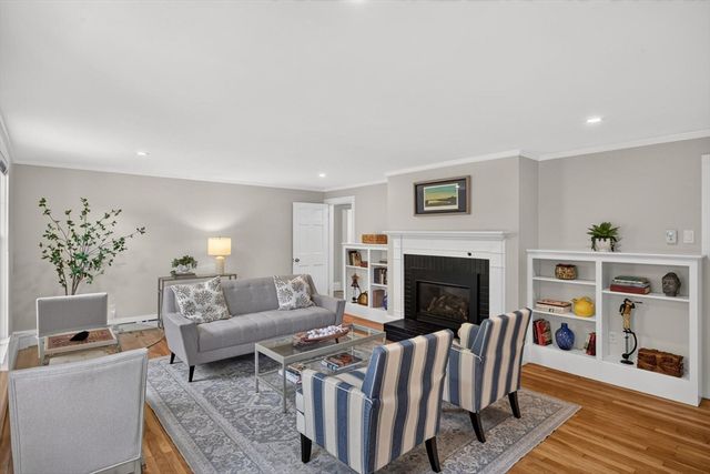 25 Gingerbread Ln, Yarmouth, MA 02675