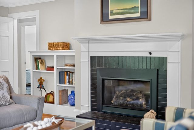 25 Gingerbread Ln, Yarmouth, MA 02675
