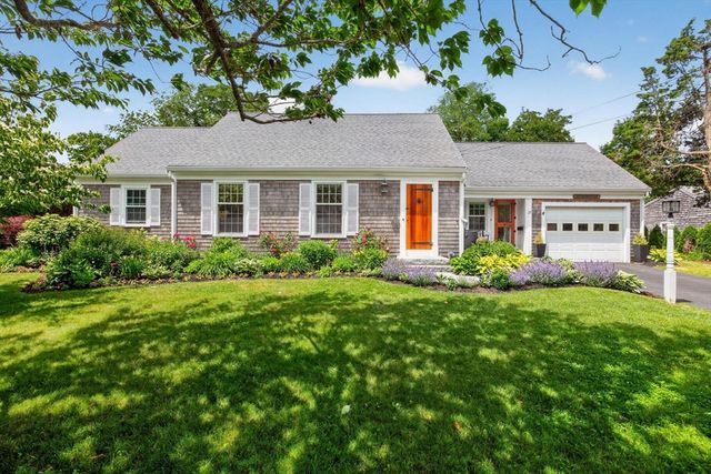25 Gingerbread Ln, Yarmouth, MA 02675