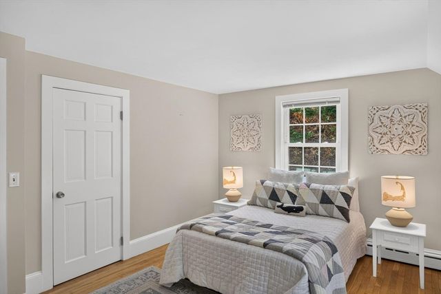 25 Gingerbread Ln, Yarmouth, MA 02675