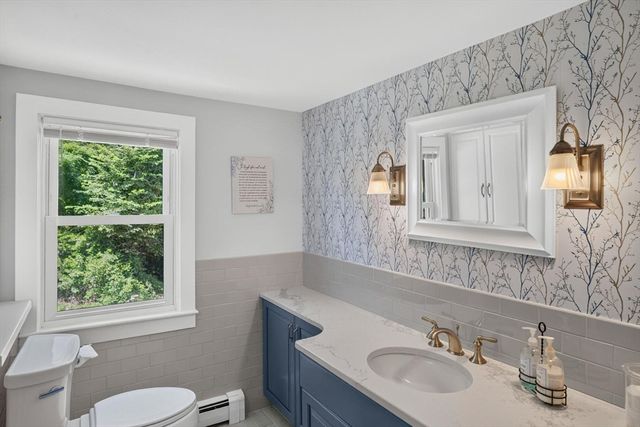 25 Gingerbread Ln, Yarmouth, MA 02675