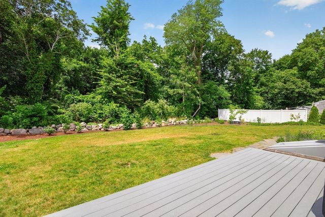 25 Gingerbread Ln, Yarmouth, MA 02675