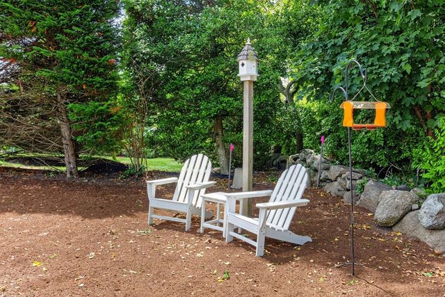 25 Gingerbread Ln, Yarmouth, MA 02675