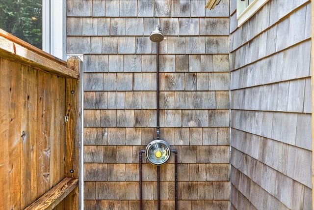 25 Gingerbread Ln, Yarmouth, MA 02675