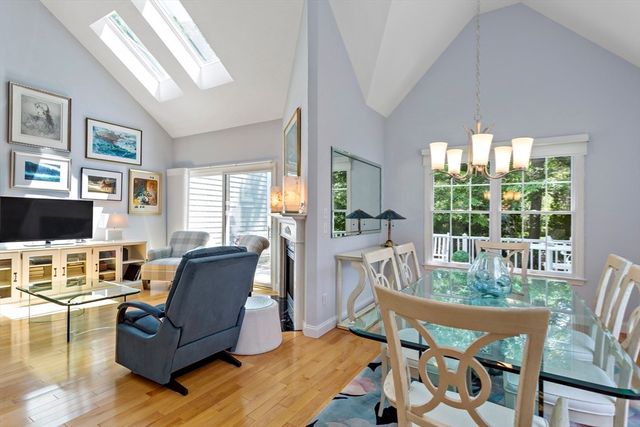 5 Mayfair Ct 5, Mashpee, MA 02649