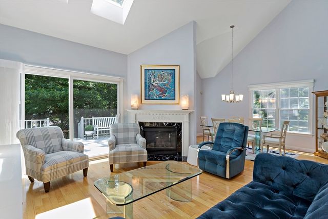 5 Mayfair Ct 5, Mashpee, MA 02649