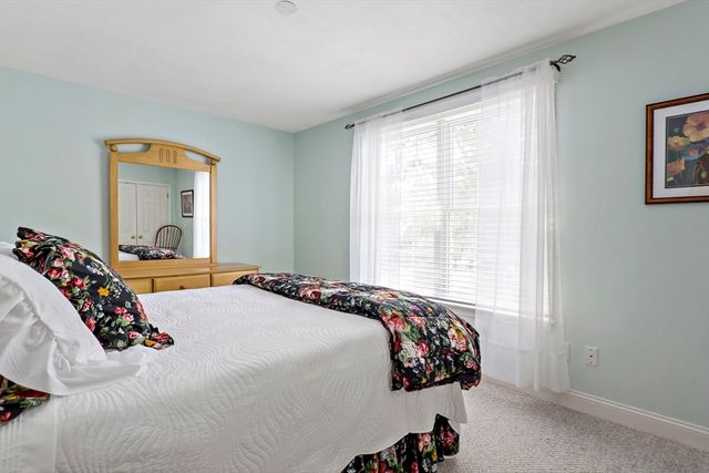 5 Mayfair Ct 5, Mashpee, MA 02649