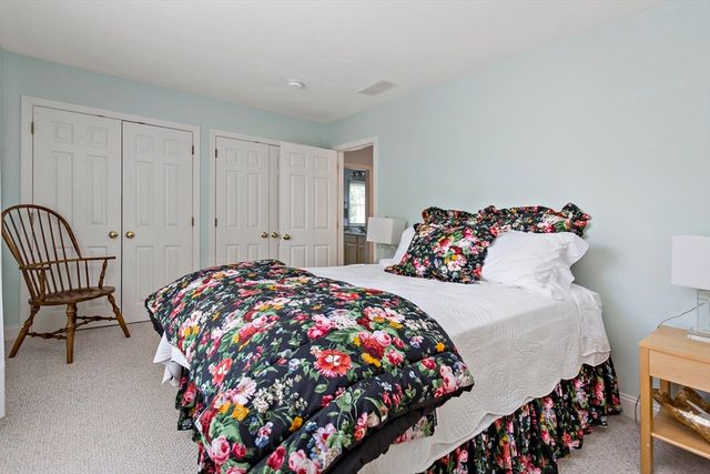 5 Mayfair Ct 5, Mashpee, MA 02649