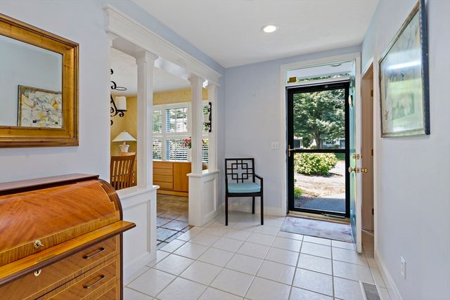 5 Mayfair Ct 5, Mashpee, MA 02649