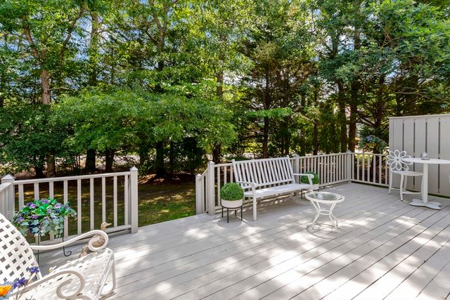 5 Mayfair Ct 5, Mashpee, MA 02649