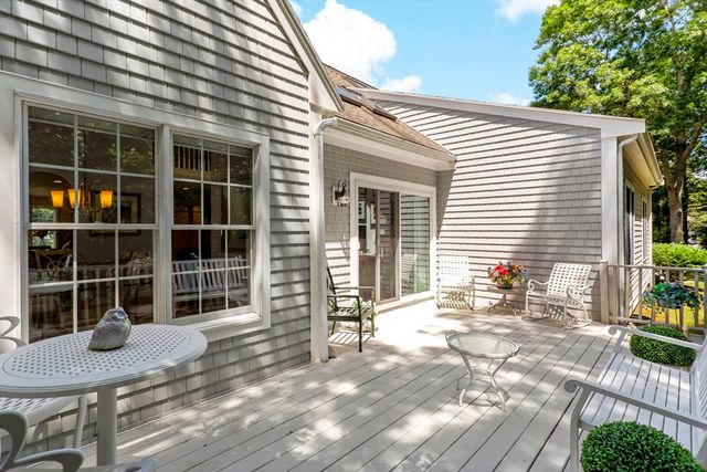 5 Mayfair Ct 5, Mashpee, MA 02649