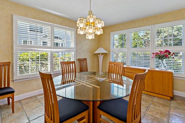 5 Mayfair Ct 5, Mashpee, MA 02649