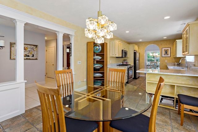5 Mayfair Ct 5, Mashpee, MA 02649