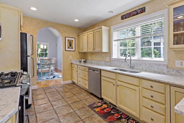 5 Mayfair Ct 5, Mashpee, MA 02649