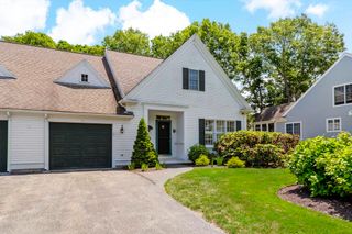 5 Mayfair Ct 5, Mashpee, MA 02649