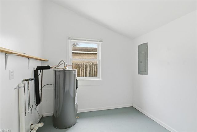 1622 Old Buckroe RD, Hampton, VA 23664