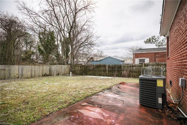 1622 Old Buckroe RD, Hampton, VA 23664