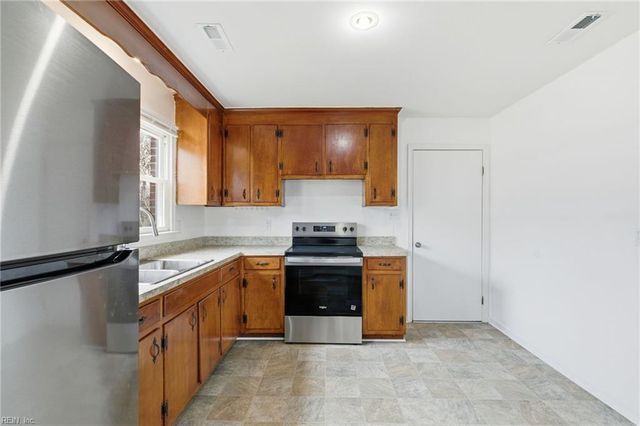 1622 Old Buckroe RD, Hampton, VA 23664