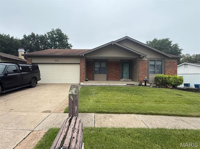 1030 Timberwood Trails Drive, Florissant, MO 63031