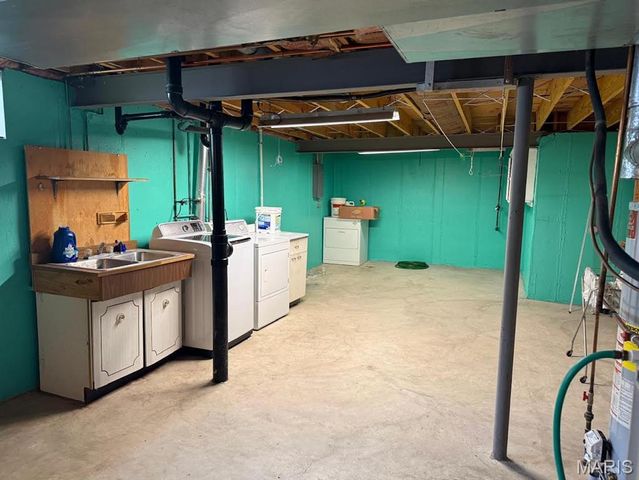 1030 Timberwood Trails Drive, Florissant, MO 63031