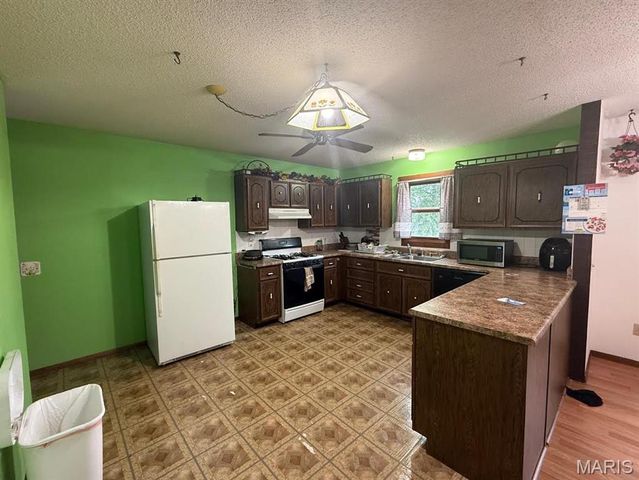 1030 Timberwood Trails Drive, Florissant, MO 63031