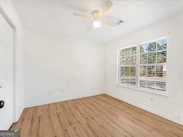 1252 Lakeview Drive NW, Conyers, GA 30012