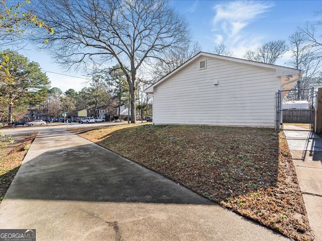 1252 Lakeview Drive NW, Conyers, GA 30012