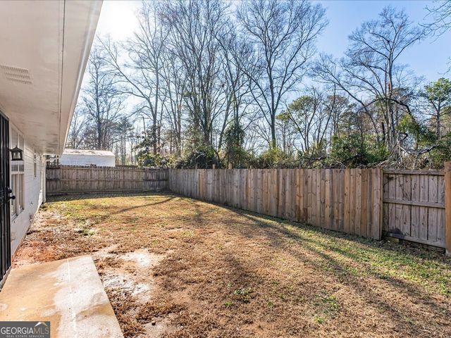 1252 Lakeview Drive NW, Conyers, GA 30012