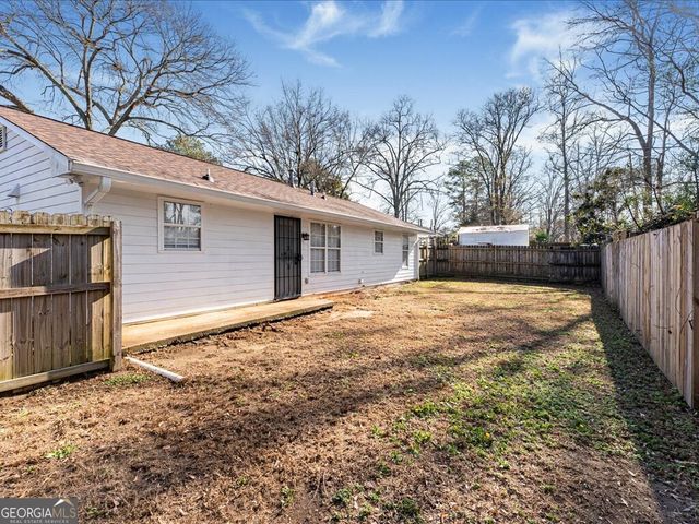 1252 Lakeview Drive NW, Conyers, GA 30012