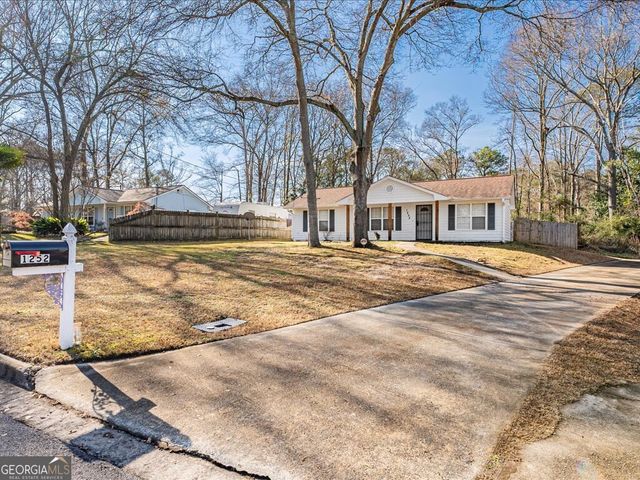 1252 Lakeview Drive NW, Conyers, GA 30012