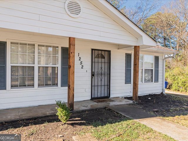 1252 Lakeview Drive NW, Conyers, GA 30012