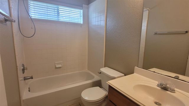 3825 Evergreen Way, Montgomery, TX 77356