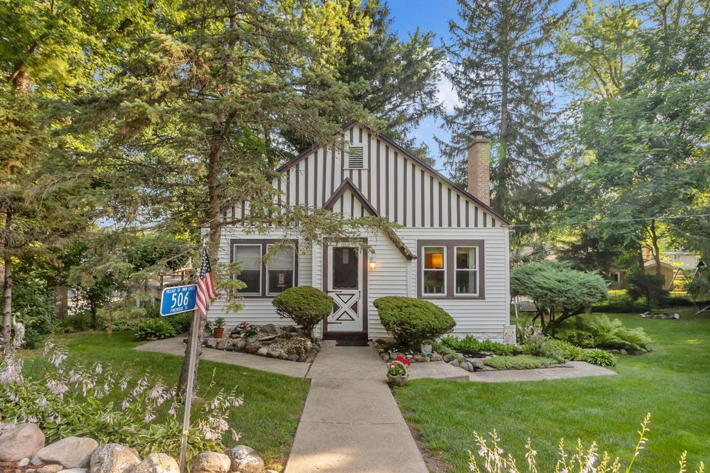 506 Pinewood TRAIL, Twin Lakes, WI 53181