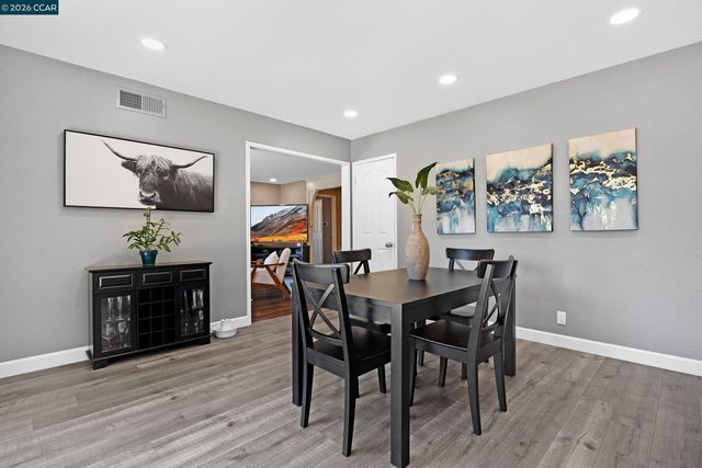 8569 Wicklow Ln, Dublin, CA 94568