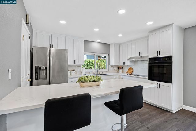 8569 Wicklow Ln, Dublin, CA 94568