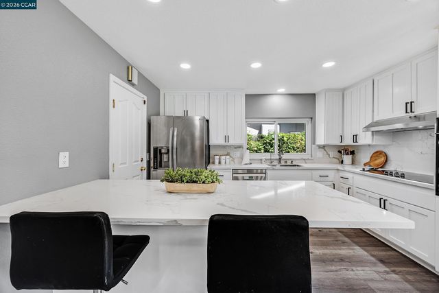 8569 Wicklow Ln, Dublin, CA 94568