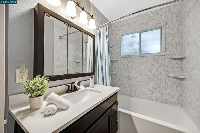 8569 Wicklow Ln, Dublin, CA 94568