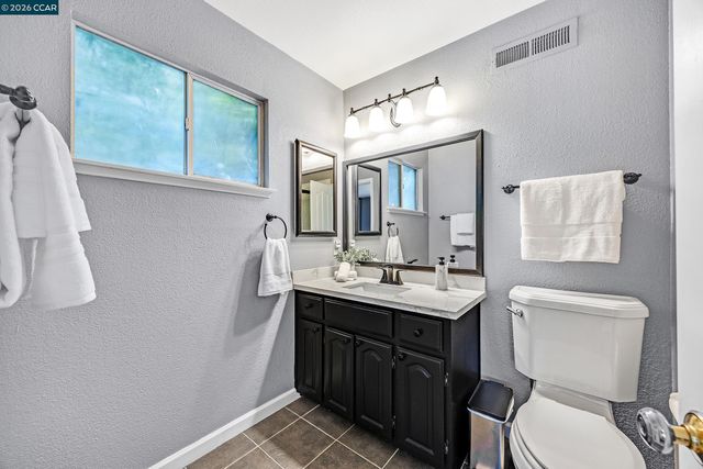 8569 Wicklow Ln, Dublin, CA 94568