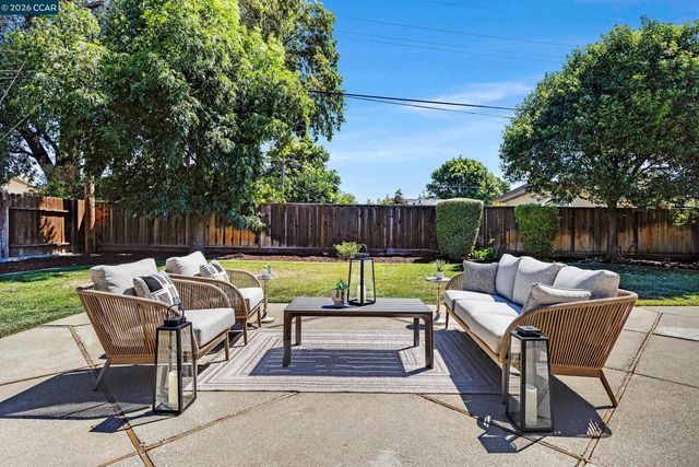 8569 Wicklow Ln, Dublin, CA 94568