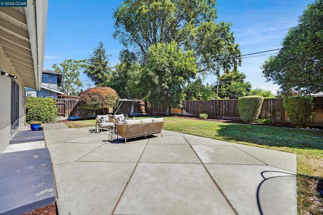 8569 Wicklow Ln, Dublin, CA 94568