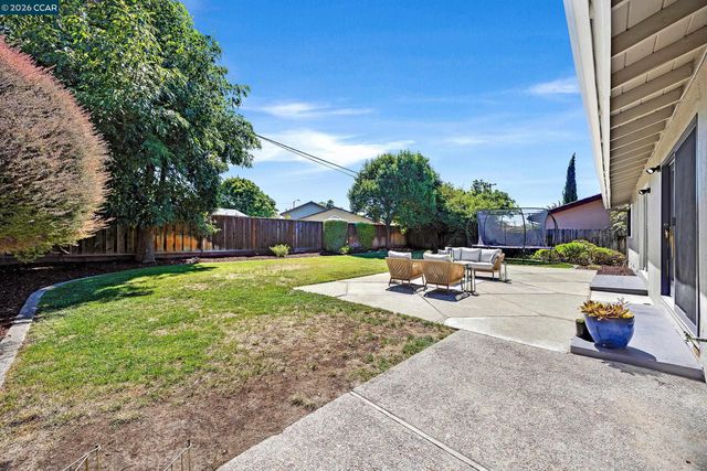 8569 Wicklow Ln, Dublin, CA 94568