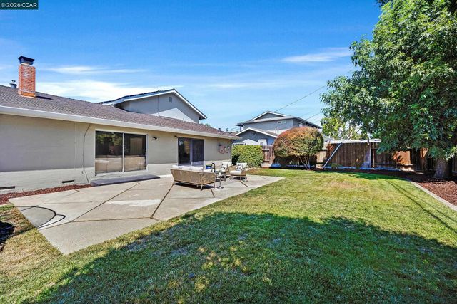 8569 Wicklow Ln, Dublin, CA 94568