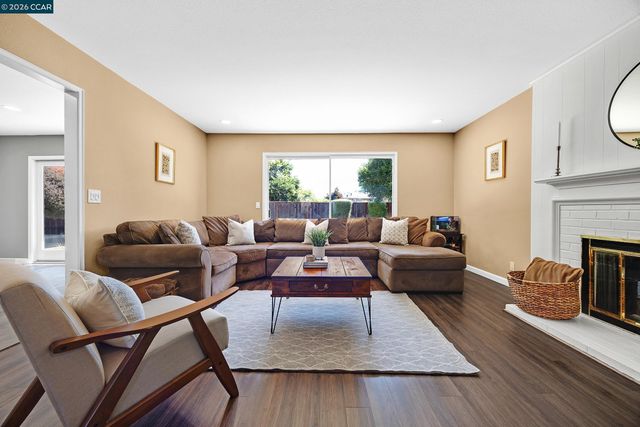 8569 Wicklow Ln, Dublin, CA 94568
