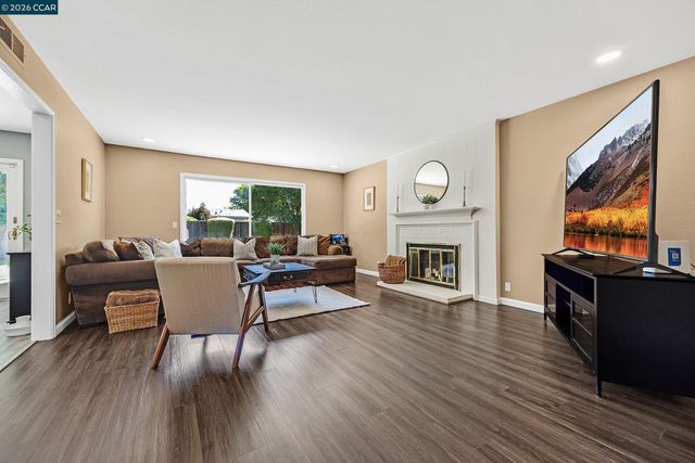 8569 Wicklow Ln, Dublin, CA 94568