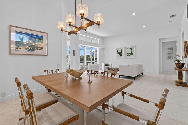 8091 SE Woodlake Lane W, Hobe Sound, FL 33455