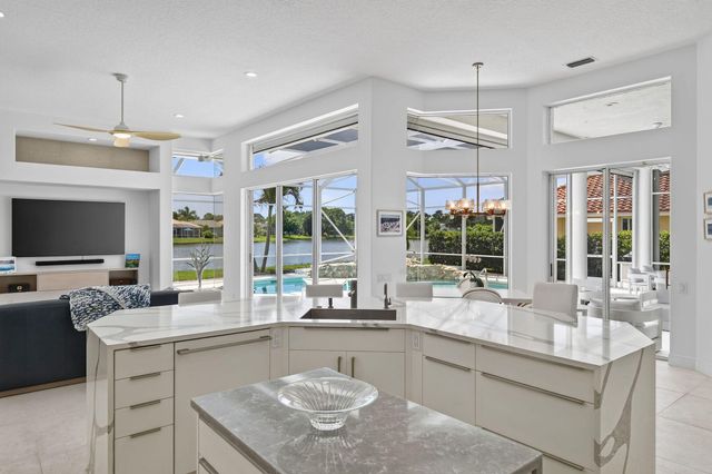 8091 SE Woodlake Lane W, Hobe Sound, FL 33455