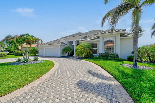8091 SE Woodlake Lane W, Hobe Sound, FL 33455